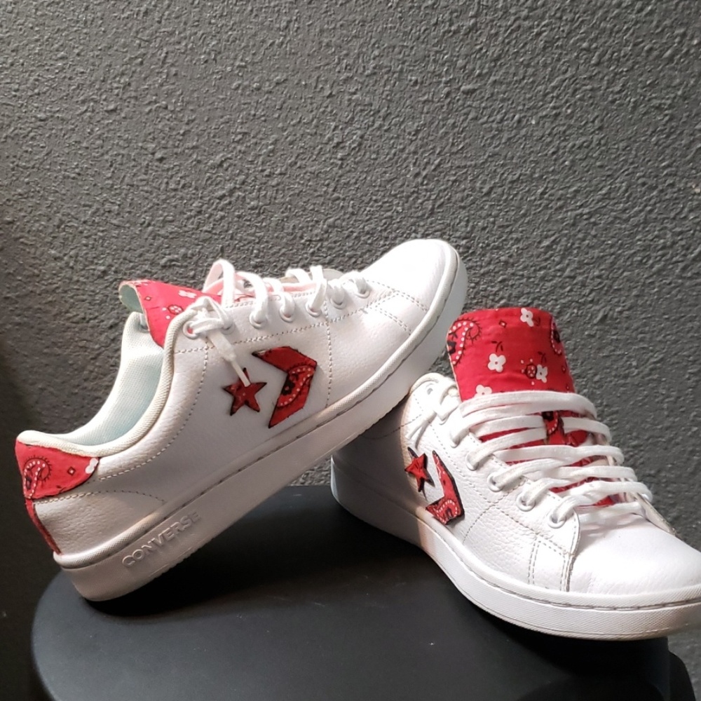 💥One of a kind converse. unisex💥